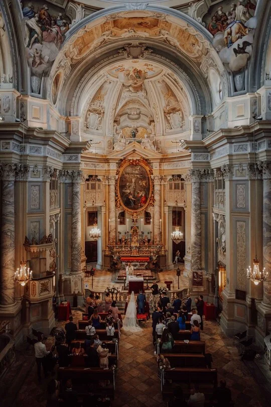 Coppia di sposi durante la cerimonia in chiesa, Fotografo di Matrimoni a Cuneo, Matrimonio a Fossano